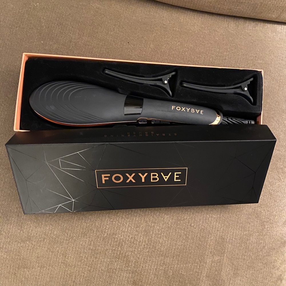 Foxybae Hair Straightening Brush